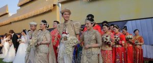 Photo of At a mass wedding ceremony in Sri Lanka 50 Chinese couples got married