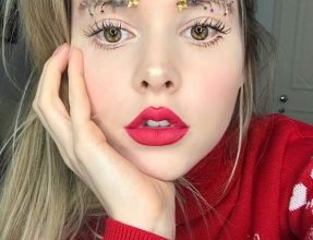 Photo of The latest holiday beauty trend ‘Christmas tree eyebrows’ and it’s simply wild