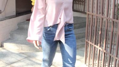 Photo of Alia Bhatt’s looks chic and comfortable in this  V-neck top