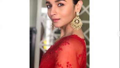 Photo of Alia Bhatt stuns in this red Sabyasachi sari