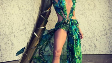 Photo of Jennifer Lopez stuns everyone with her iconic green dress at the Milan Fashion Week