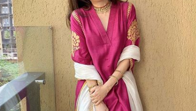 Photo of Karisma Kapoor goes ethnic in this kurta-palazzos with dupatta