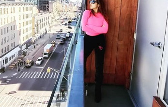Photo of Sara Ali Khan looks hot in pink turtleneck and black pants