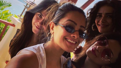 Photo of Ekta Kapoor and friends vacation in Thailand