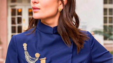 Photo of Kareena Kapoor stuns in this bandhgala jacket and pants