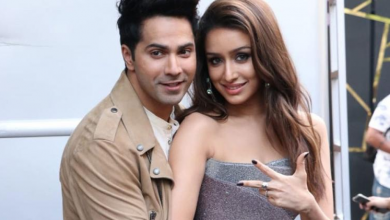 Photo of Varun Dhawan and Shraddha Kapoor promote their film in a popular college in Juhu