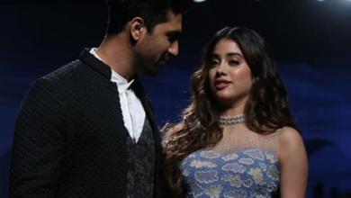 Photo of Janhvi Kapoor and Vicky Kaushal open Lakme Fashion Week 2020