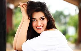 Photo of OMG: Kriti Sanon gains 15 kgs for her role in Mimi