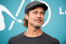 Photo of Brad Pitt obliges for a selfie with a fan after his attempt to go unnoticed fails