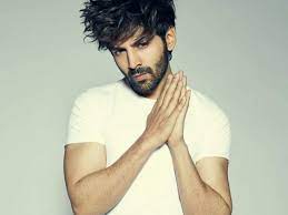 Photo of Kartik Aaryan gives out a helpline number for pregnant women in need