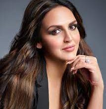 Photo of Esha Deol says that her father Dharmendra wasn’t keen on her entering showbiz