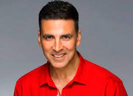 Photo of Akshay Kumar blushes as he gets a sweet kiss from a special fan at airport