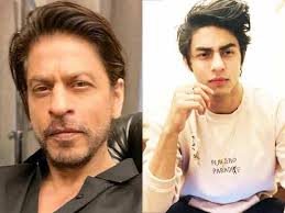 Photo of Shah Rukh Khan asking Aryan to send him pics with Suhana and AbRam has left netizens in splits