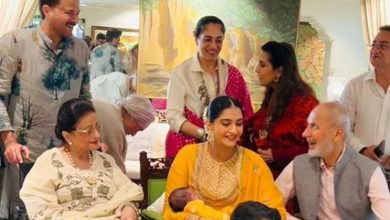 Photo of Anil Kapoor shares a household pic proposing four generations on mother Nirmal’s birthday, along with Sonam Kapoor-Anand Ahuja’s son Vayu