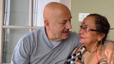 Photo of When Anupam Kher’s mother mistook her brother-in-law for Dilip Kumar, she remarked, ‘Main toh pagal ho gai.’