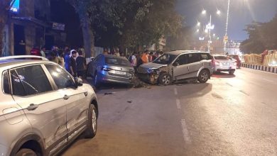 Photo of Under the influence of alcohol, a man rams his SUV into two parked cars